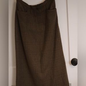 EVAN-PICONE VINTAGE wool pencil skirt with pockets.